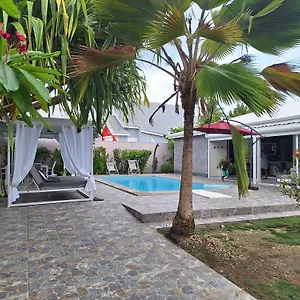 Villa Almeida à 500m De La, Courcelles