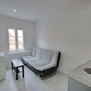 https://studio-au-calme-entierement-renove.fr-provencehotel.com